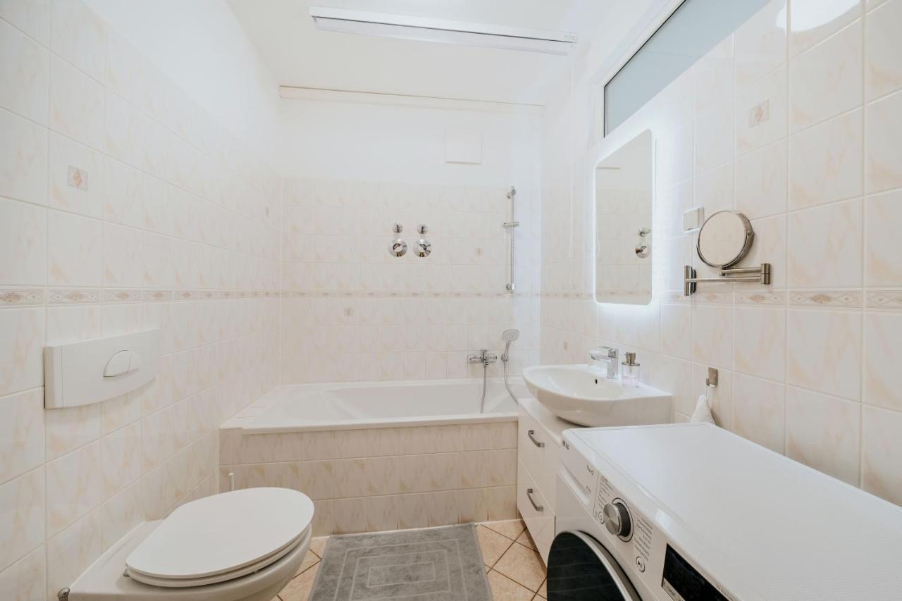 Blissplace 3 Zi Premium Apartment Nahe Getec Arena Mit Kingsize Betten Und Balkon Magdeburg Eksteriør bilde